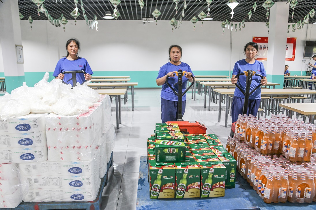 藥都集團暑期送清涼 防暑禮包情系員工