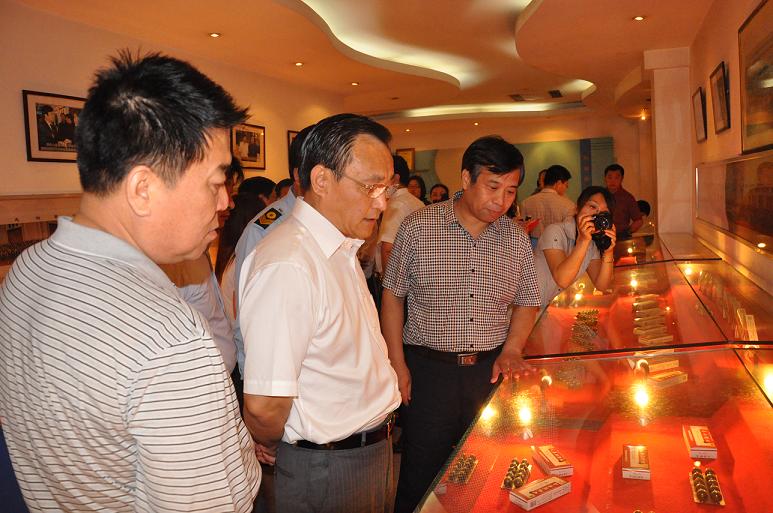 國家食品藥品監督管理局副局長吳湞來我公司調研